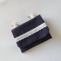 ふた付き外付けポケット　紺×レース　クリップタイプ
