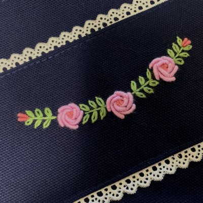 画像1: トートバック　紺×手刺繍ピンクミニ薔薇