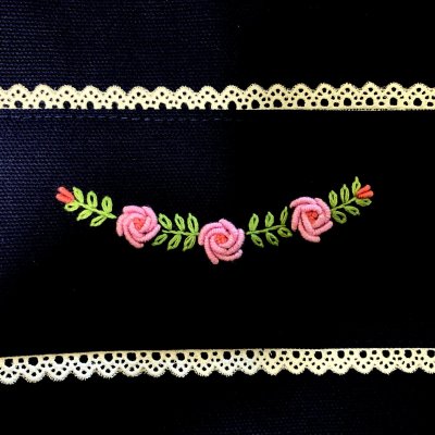 画像1: フリル付きシューズバック　　紺×手刺繍ピンクミニ薔薇